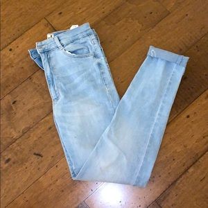 Skinny Jeans Single Leg Rip